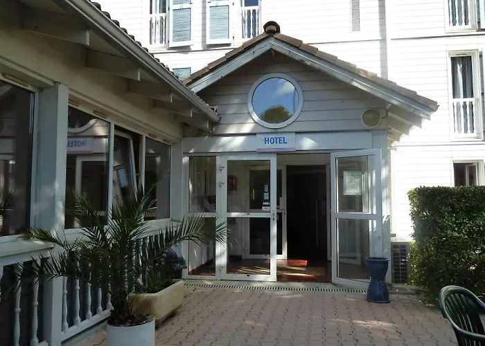 & Restaurant Heliotel 2* Montferrier-sur-Lez