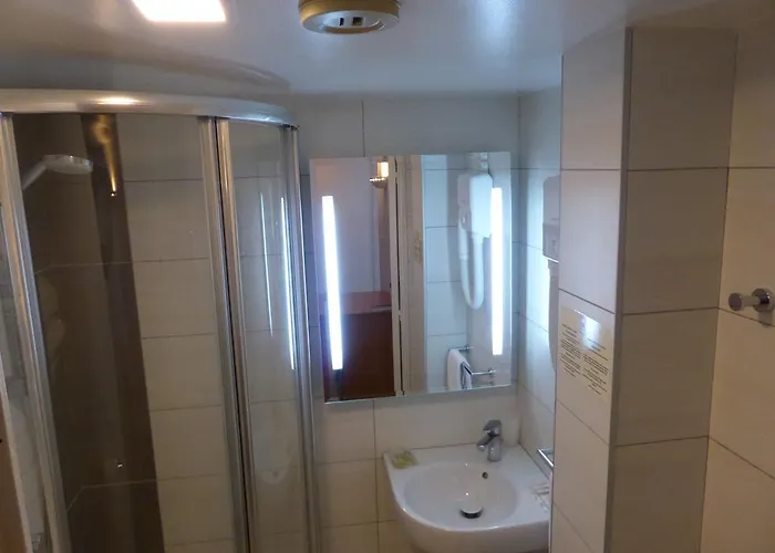 Otel & Restaurant Heliotel Montferrier-sur-Lez